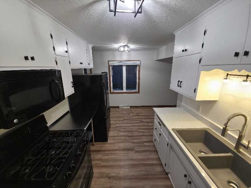 4440 Vera Cruz Ave N - Photo 6 of 17