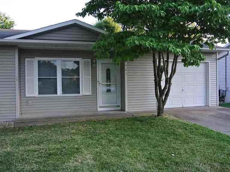 905 Crestview Ln - Photo 2 of 19