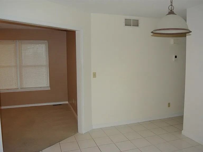 905 Crestview Ln - Photo 5 of 19