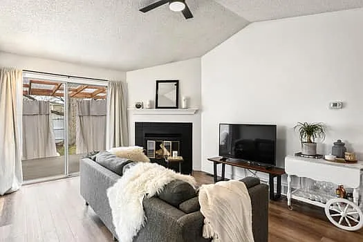 1809 Rice St - Photo 3 of 8