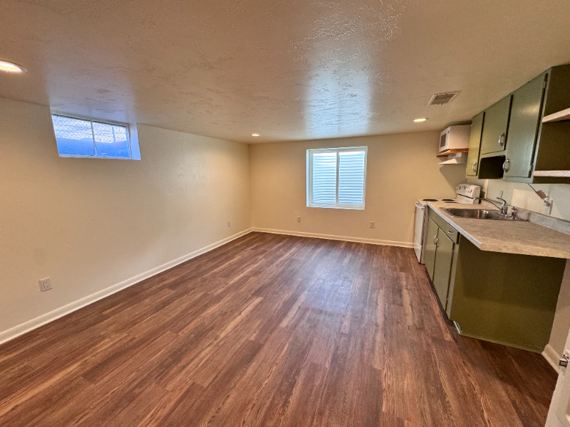 607 Hollins Ave #B - Photo 5 of 19