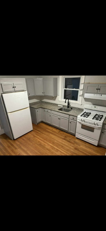 118 Sheridan St #2 - Photo 3 of 6