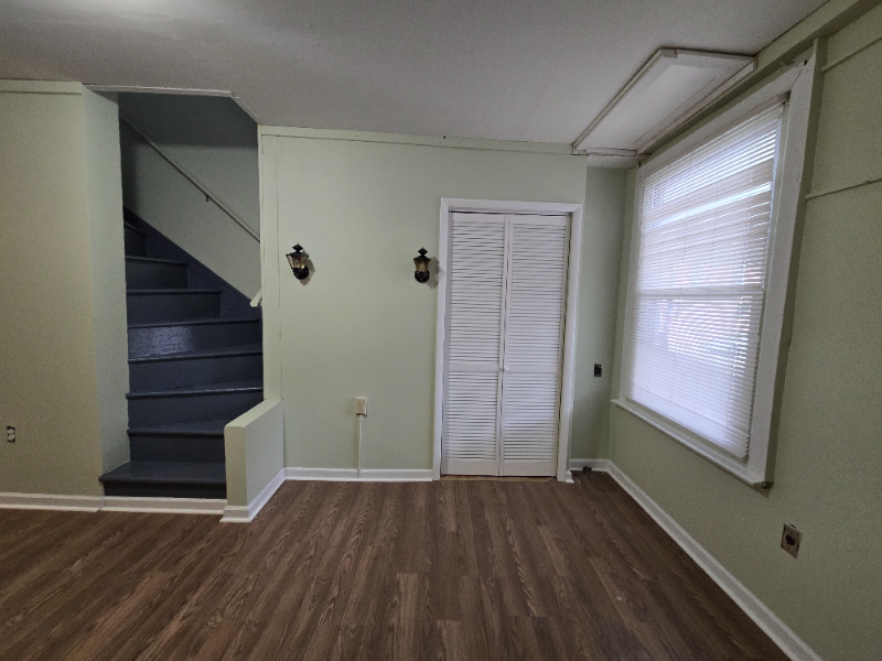 2704 Pratt St - Photo 4 of 13