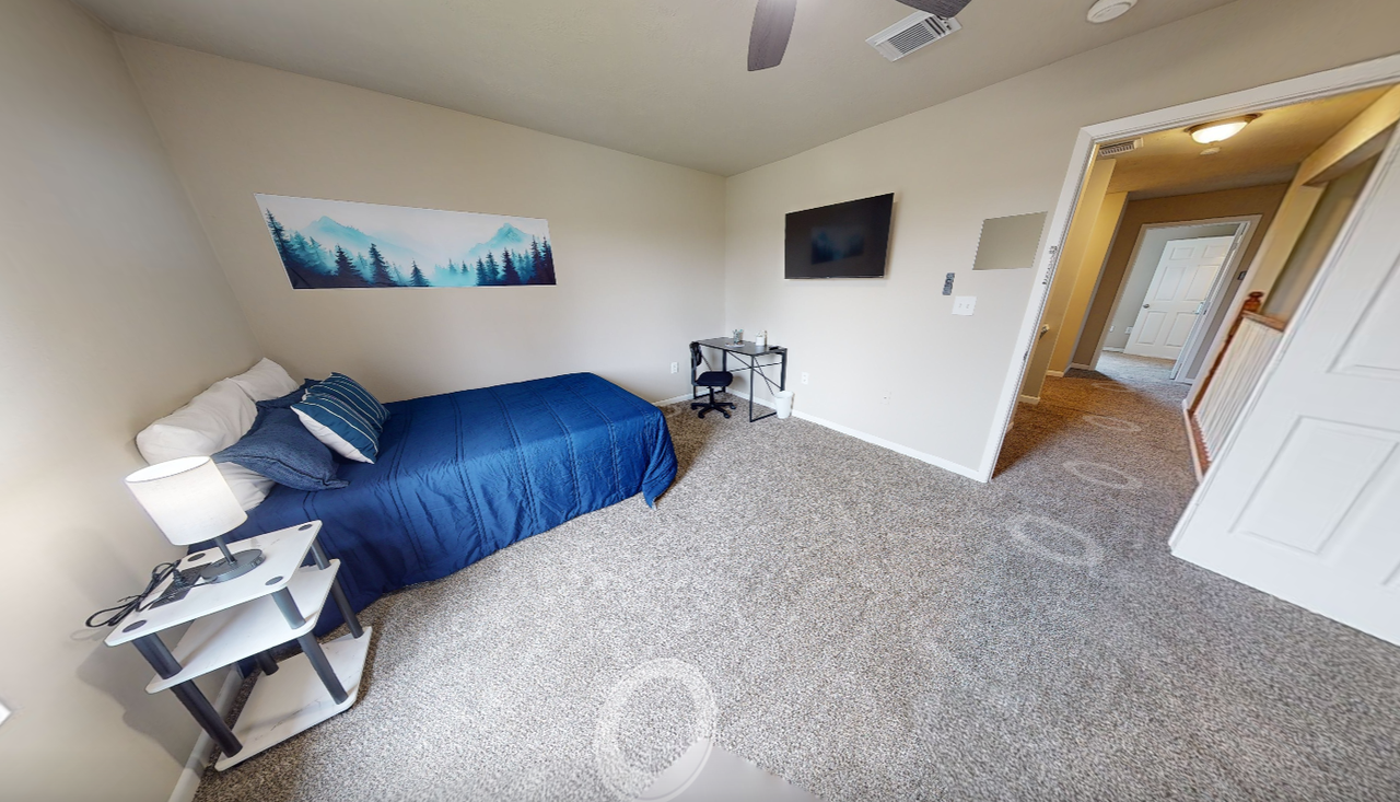 1917 Sadler Street, Unit 5 - Photo 5 of 9