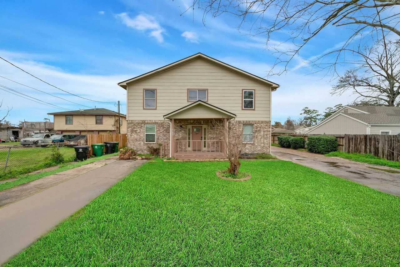 1917 Sadler Street, Unit 5 - Photo 5 of 8