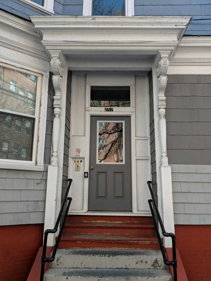 252 Windsor Street, Unit 3 - Photo 6 of 8