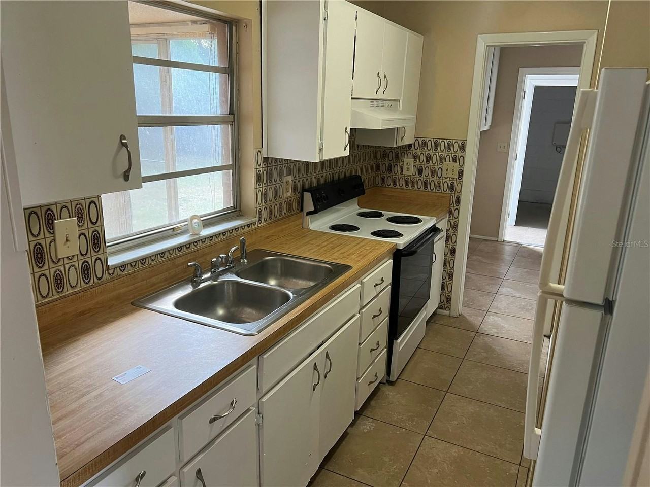 3350 Van Nuys Loop - Photo 4 of 10