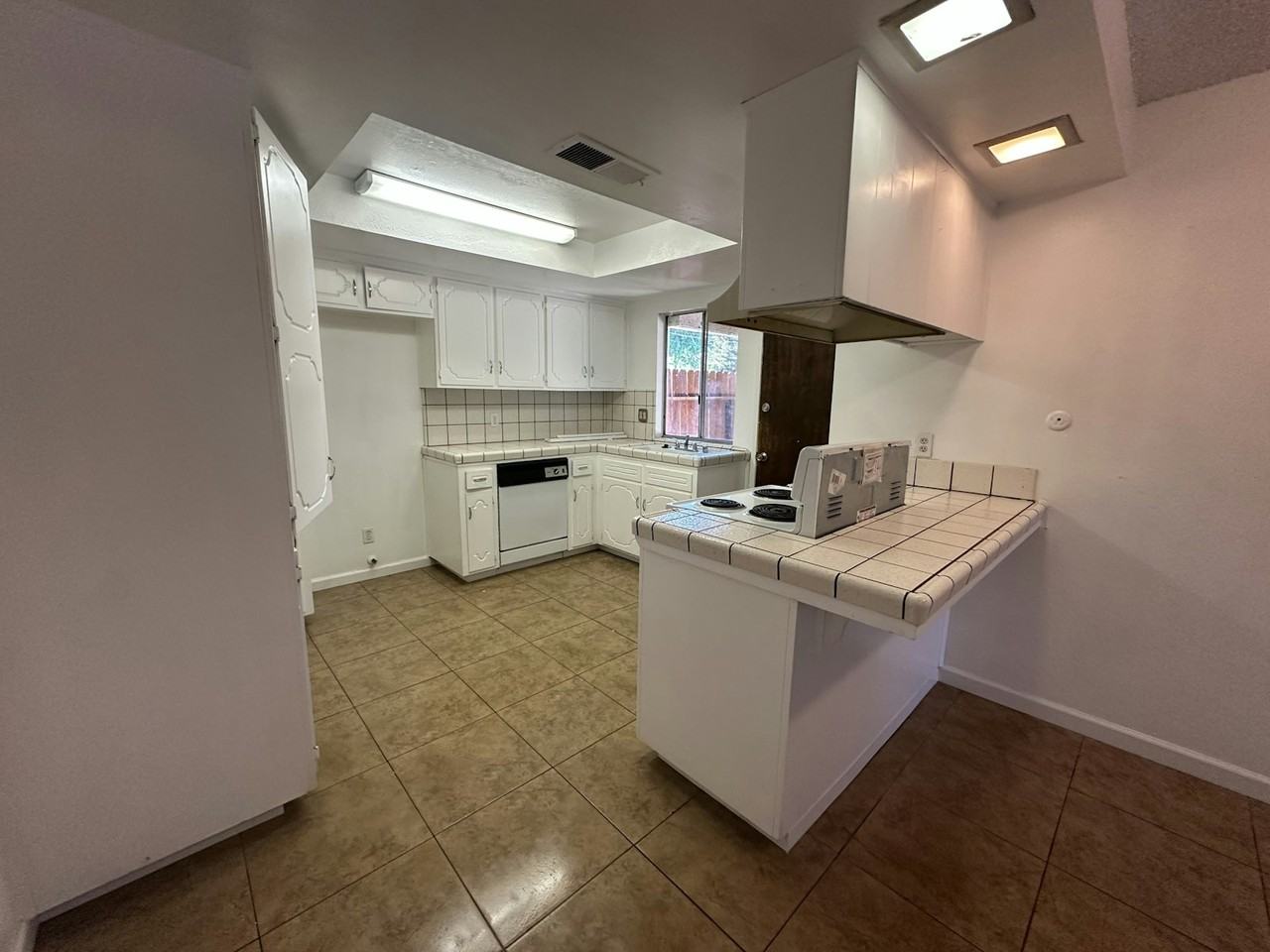 1711 East Paradise Avenue - Photo 2 of 11