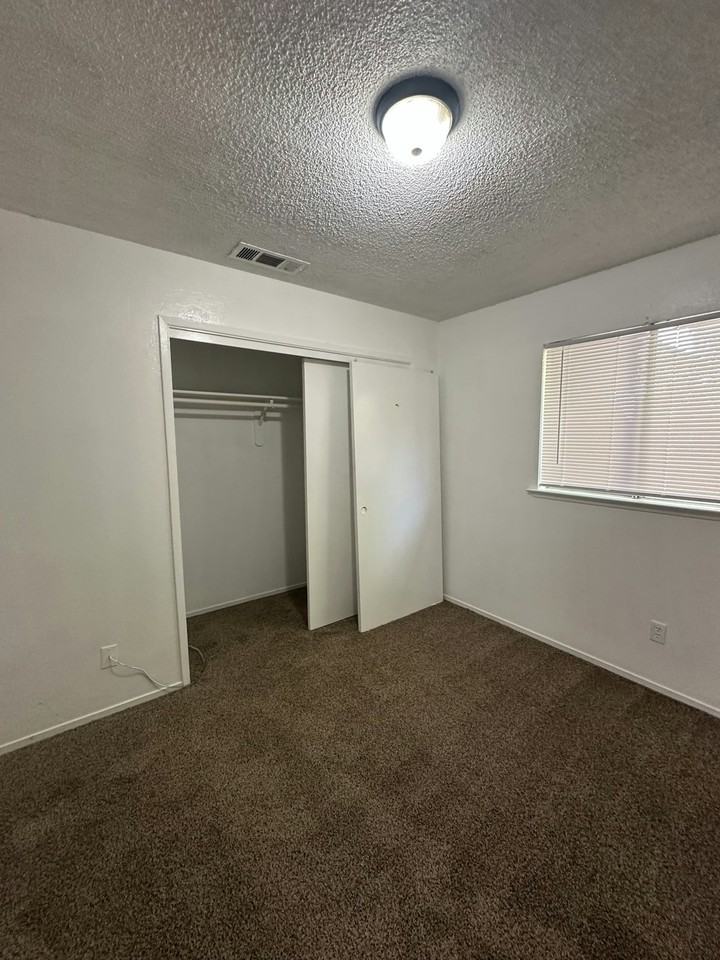 1711 East Paradise Avenue - Photo 6 of 11