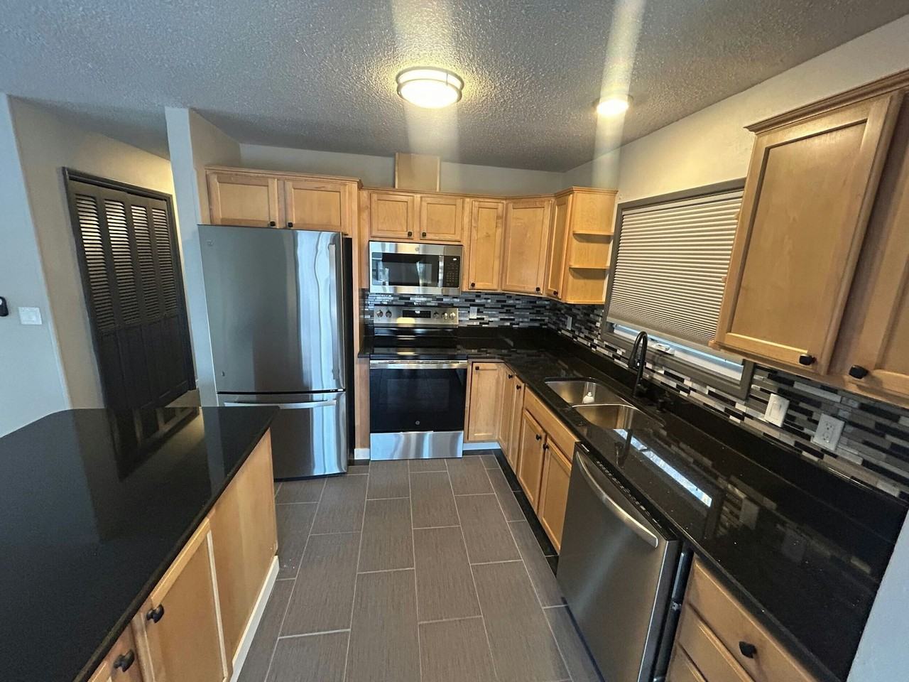 2011 Salem Court - Photo 2 of 20