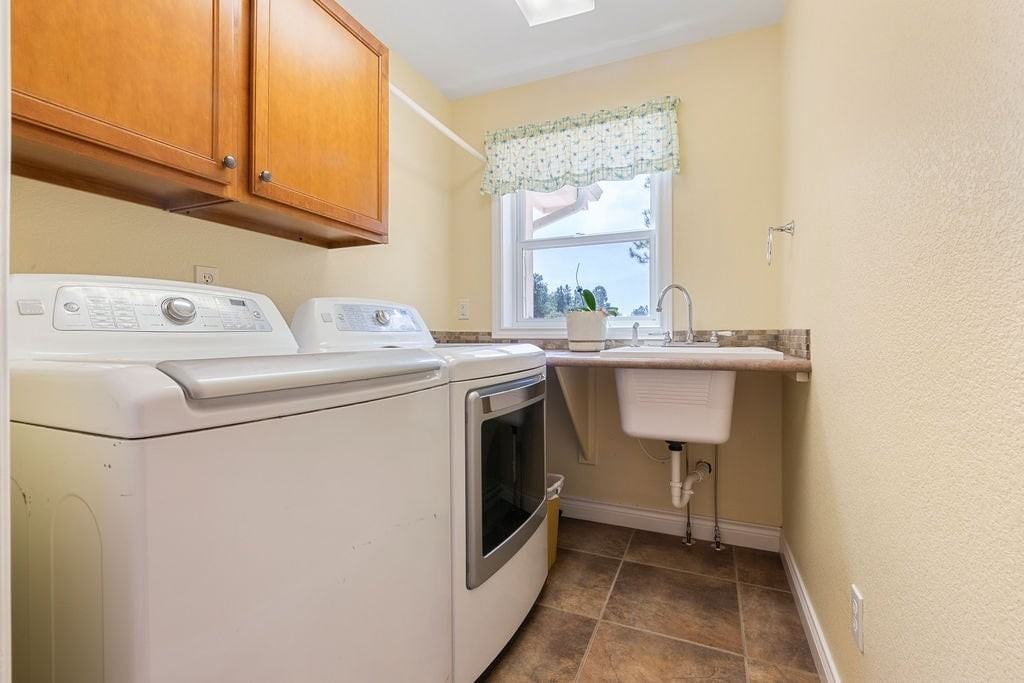 1563 Southpark Rd - Photo 2 of 34