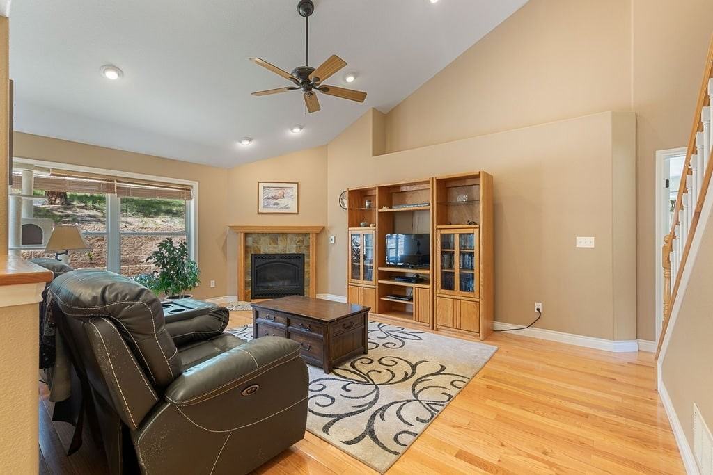 1563 Southpark Rd - Photo 4 of 34