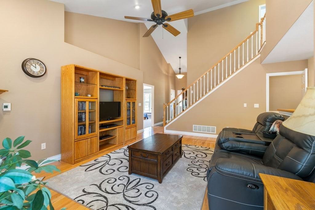 1563 Southpark Rd - Photo 6 of 34