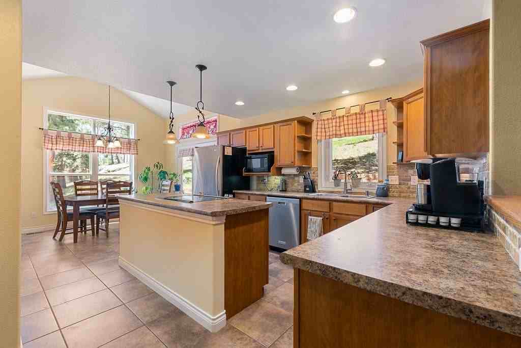 1563 Southpark Rd - Photo 7 of 34