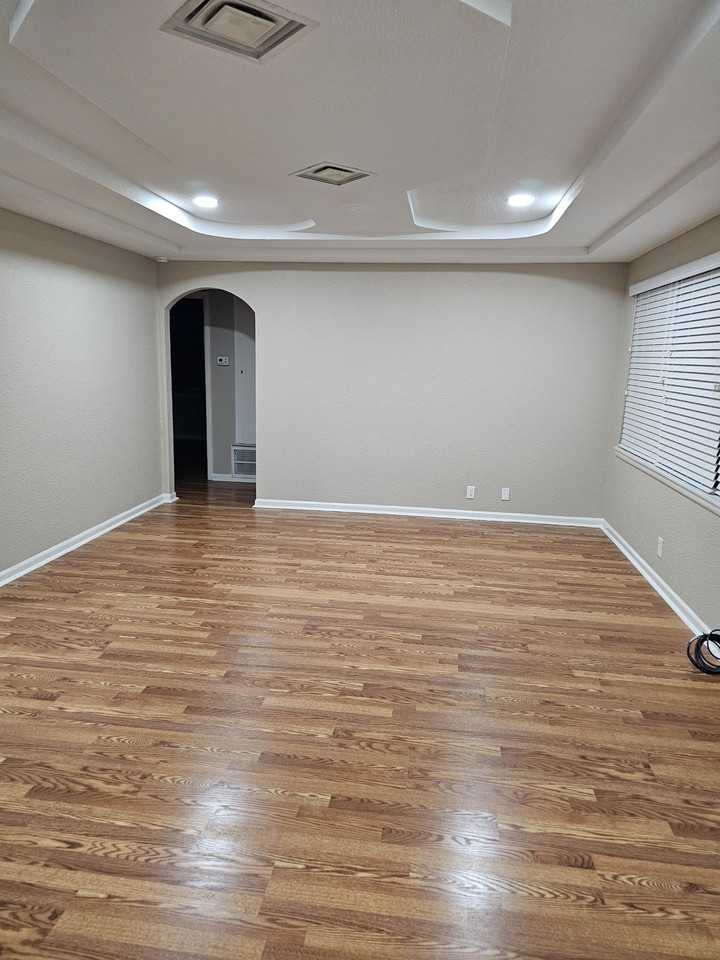 526 Heidrich St #NA - Photo 5 of 28