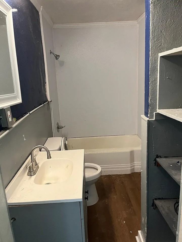 408 Academy St E #NA - Photo 2 of 4