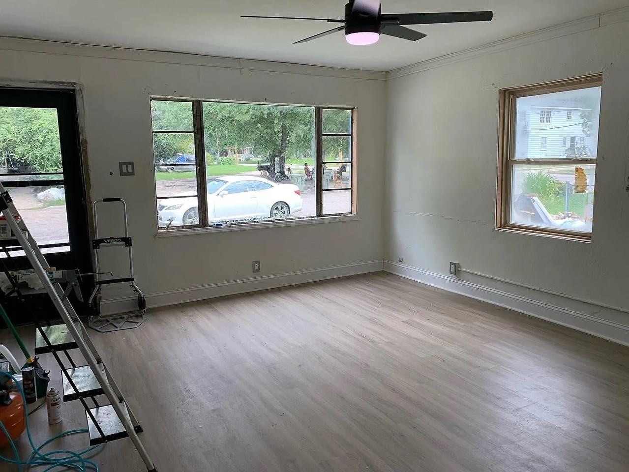 408 Academy St E #NA - Photo 3 of 4