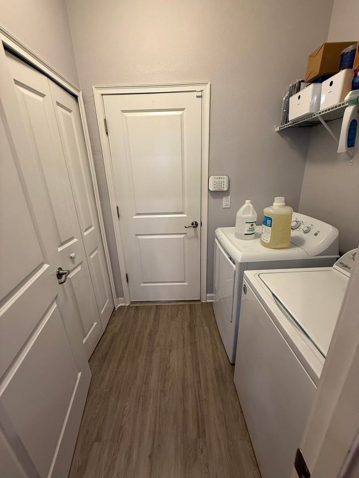 3542 Fairwaters Ct #E - Photo 5 of 9