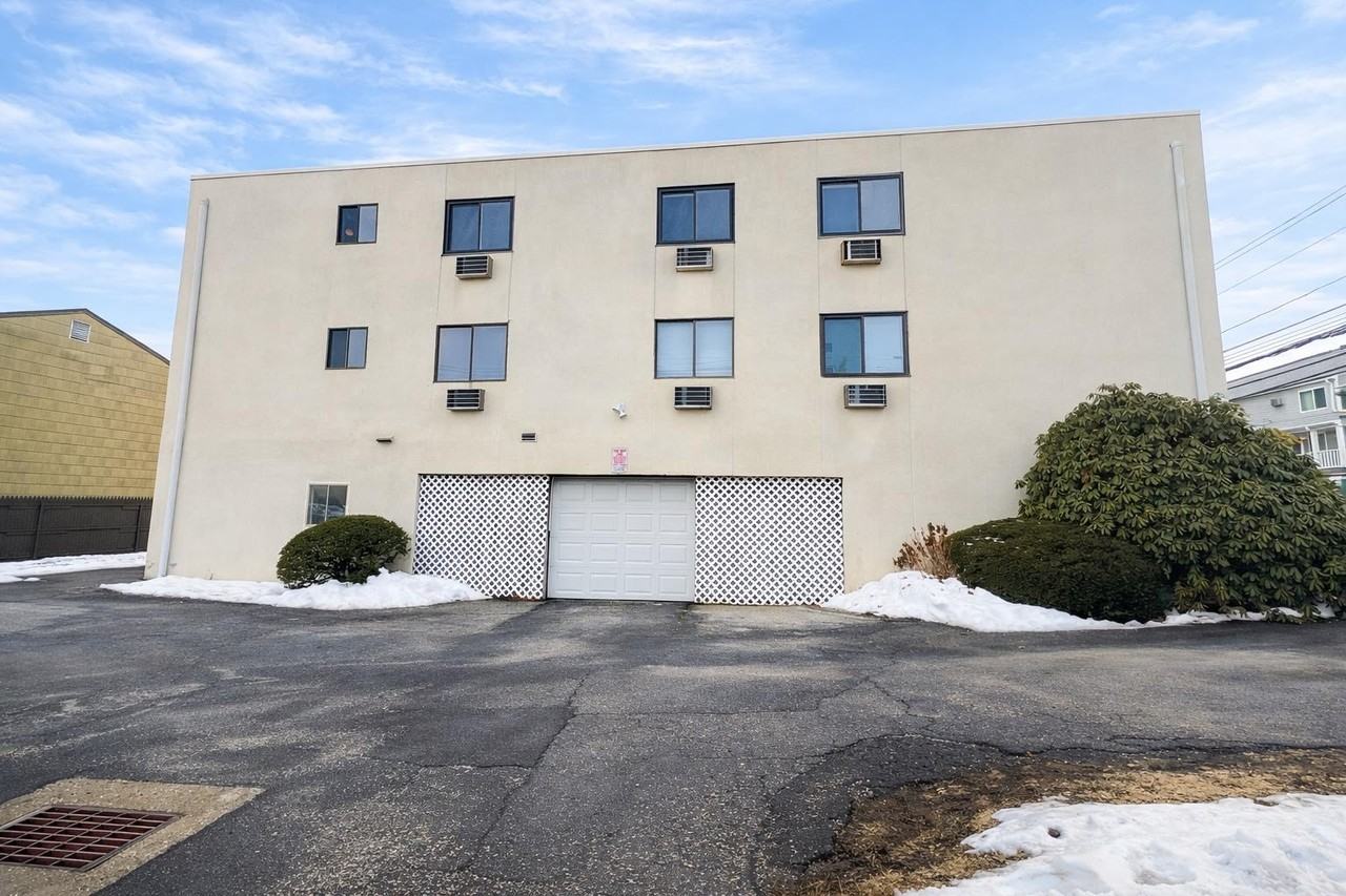 737 Cove Rd #2D - Photo 2 of 7