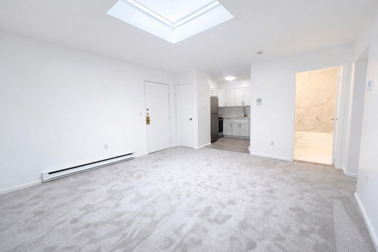 737 Cove Rd #2D - Photo 4 of 7