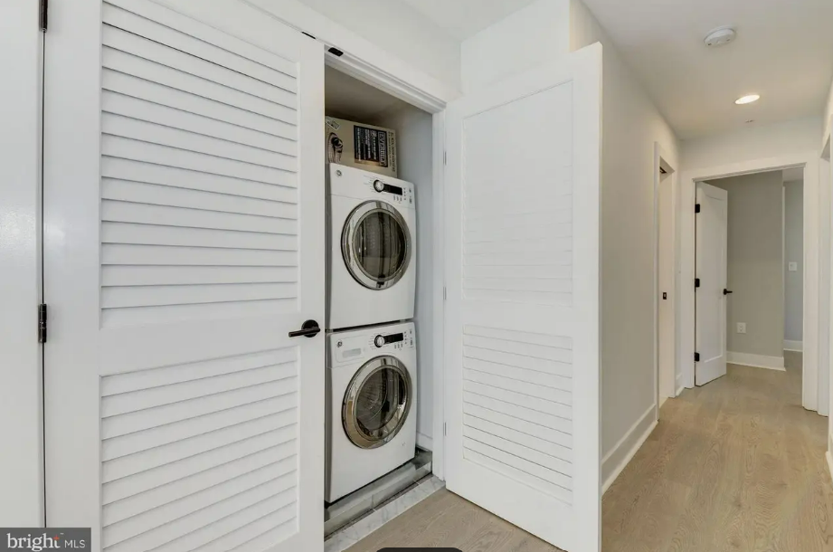 3018 12th St Ne #2 - Photo 3 of 7