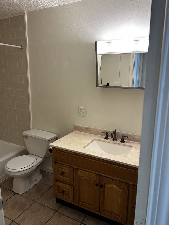 301 Franklin Ave #19 - Photo 6 of 13