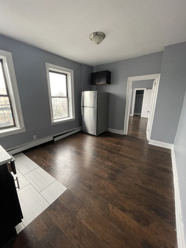 149 Zabriskie St #44 - Photo 2 of 4