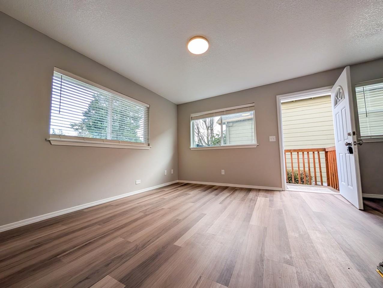 5623 Se 84th Ave #1 - Photo 2 of 29