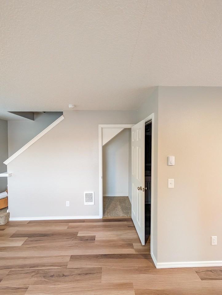 5623 Se 84th Ave #1 - Photo 4 of 29