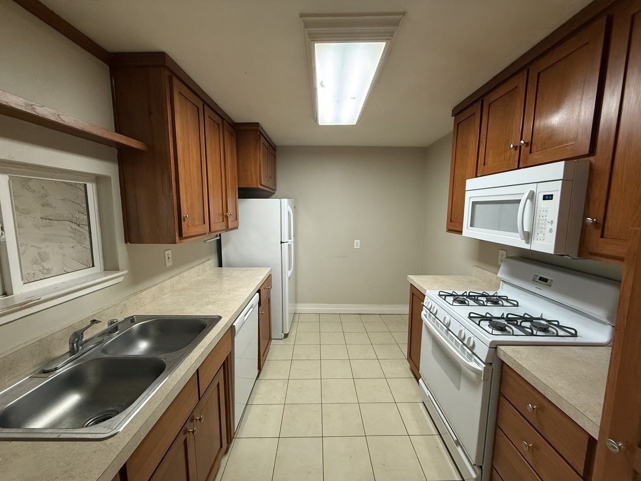 390 Ash St #2 - Photo 4 of 9