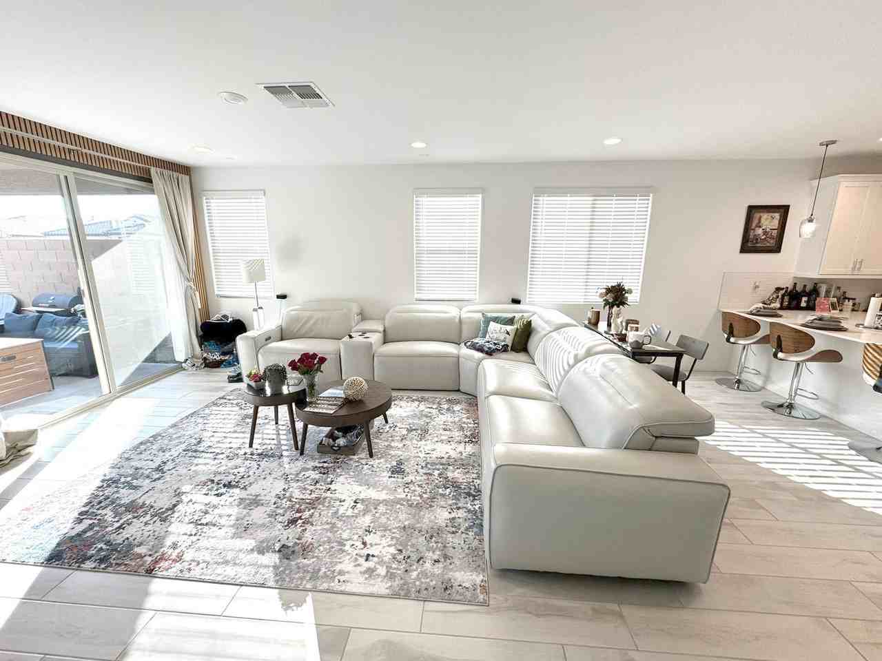 4319 N 93rd Ln - Photo 4 of 41