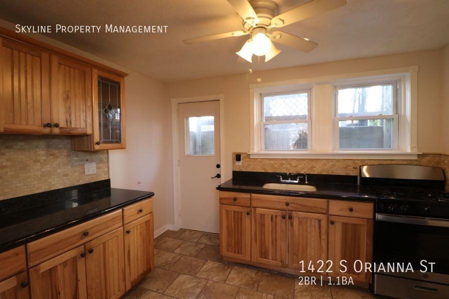 1422 S Orianna St - Photo 5 of 16