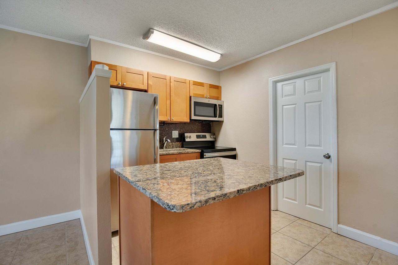 1800 E Harding St - Photo 5 of 11