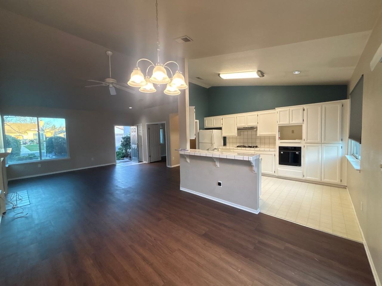 330 Lakespring Pl - Photo 2 of 10