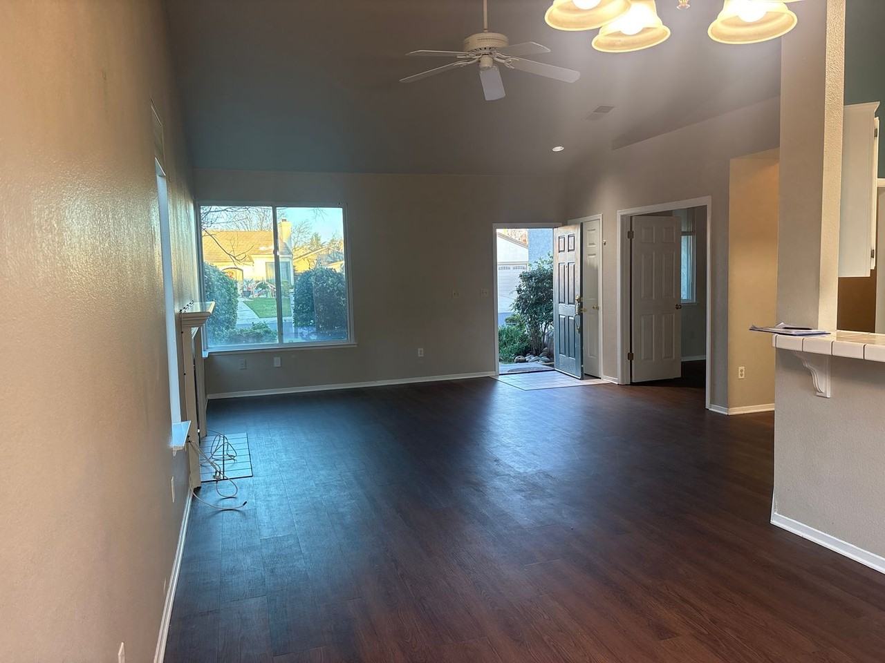 330 Lakespring Pl - Photo 3 of 10