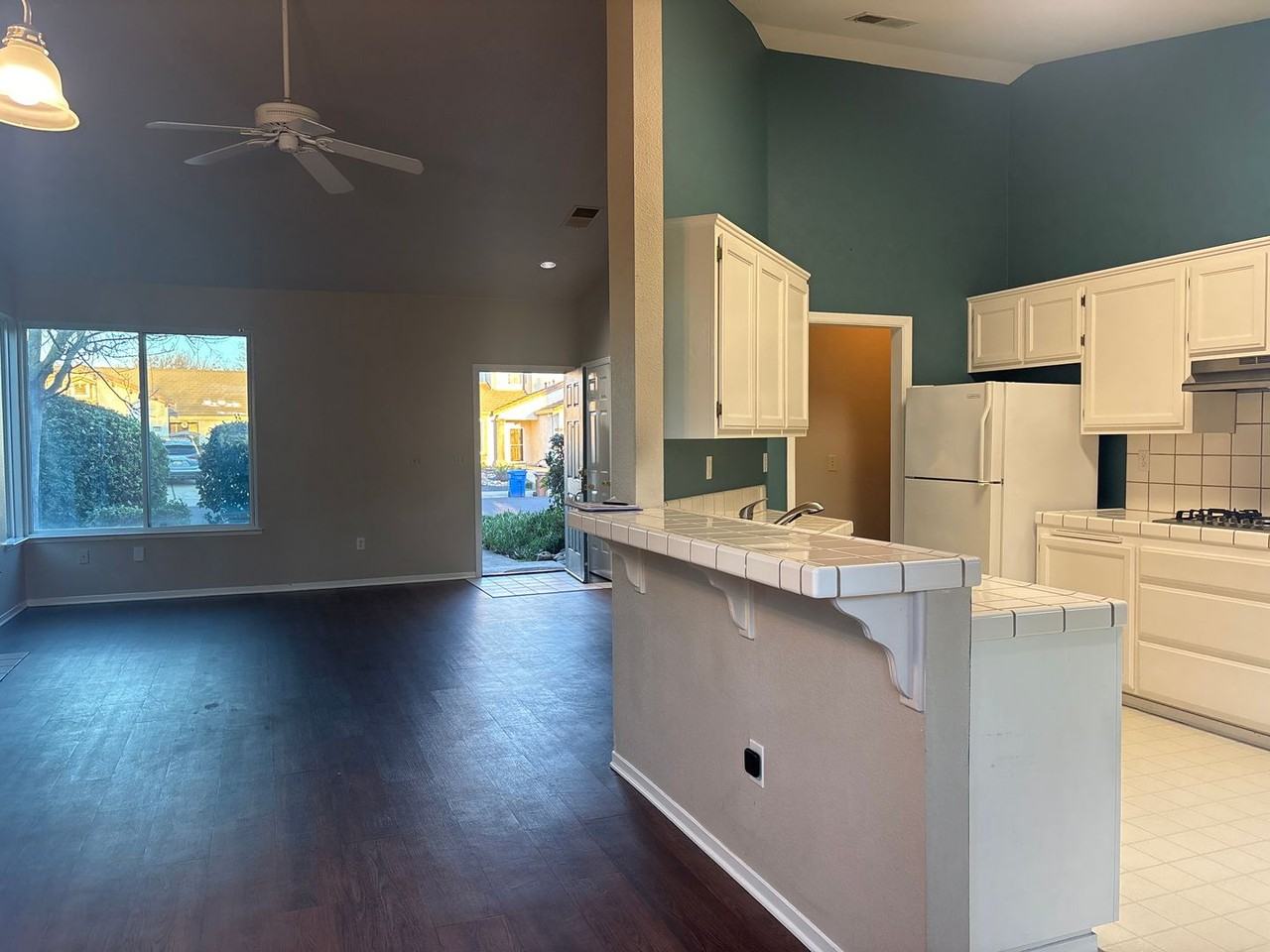 330 Lakespring Pl - Photo 7 of 10