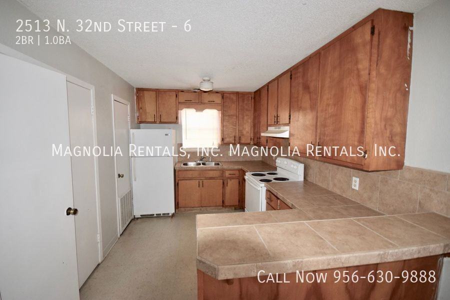 2513 N 32nd St #6 - Photo 3 of 8