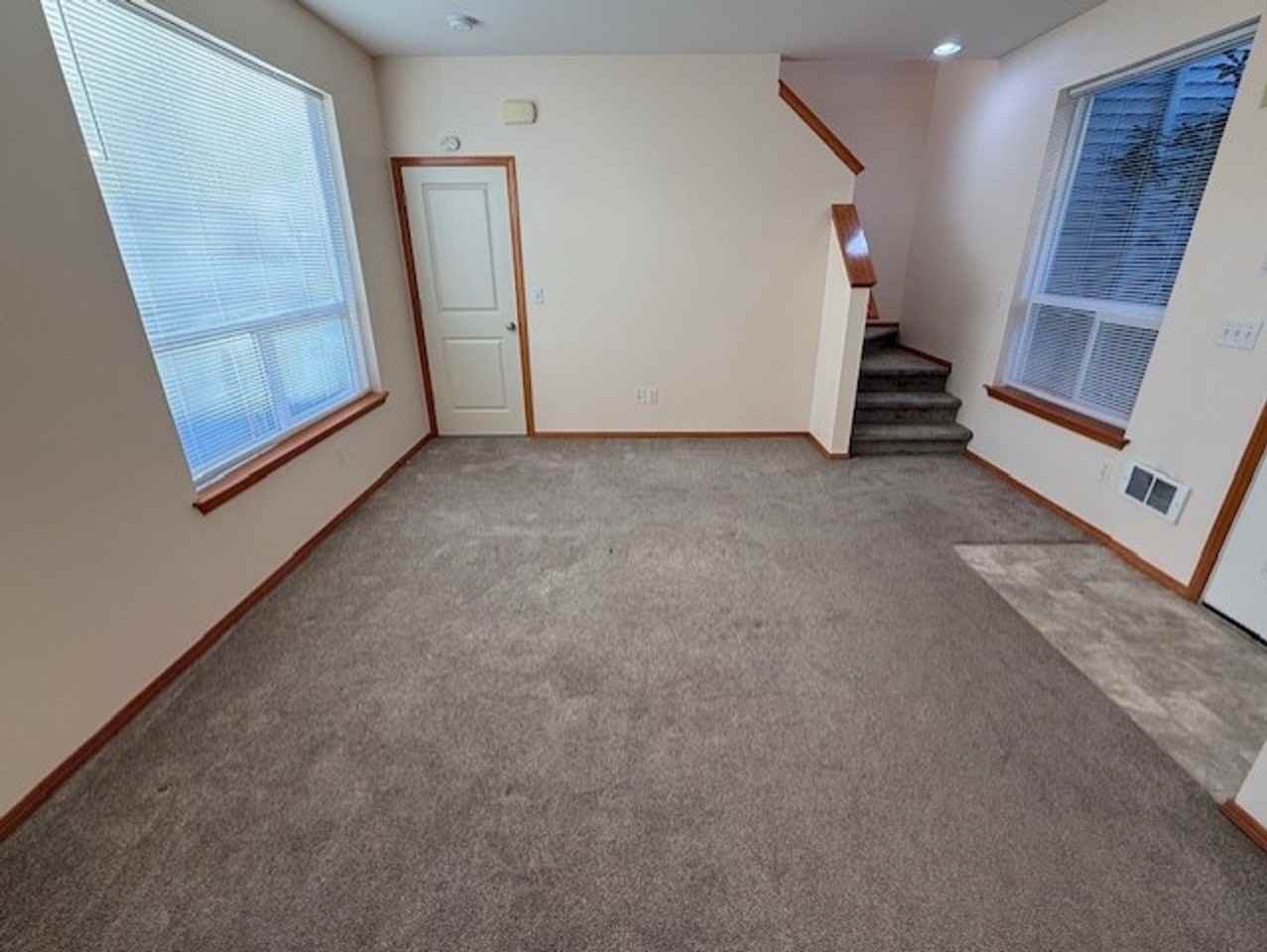 3319 Rockefeller Ave - Photo 4 of 19