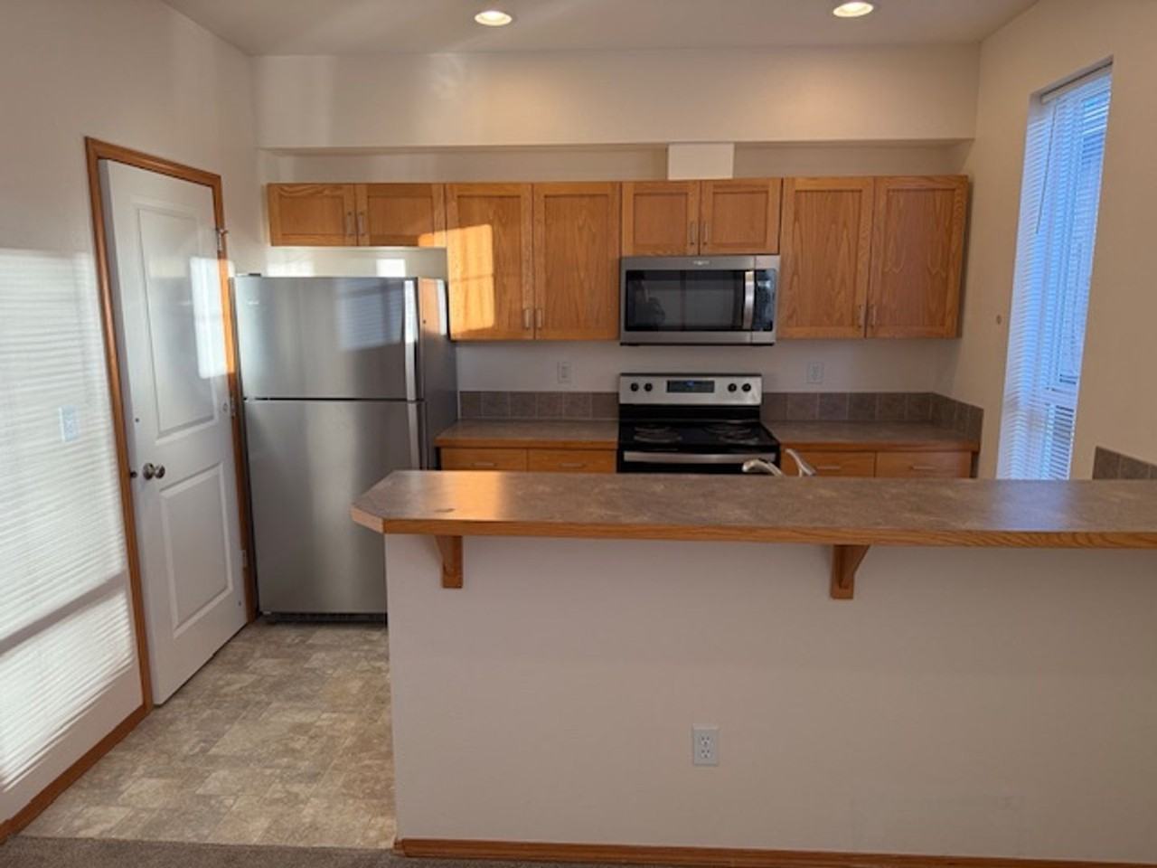 3319 Rockefeller Ave - Photo 5 of 19