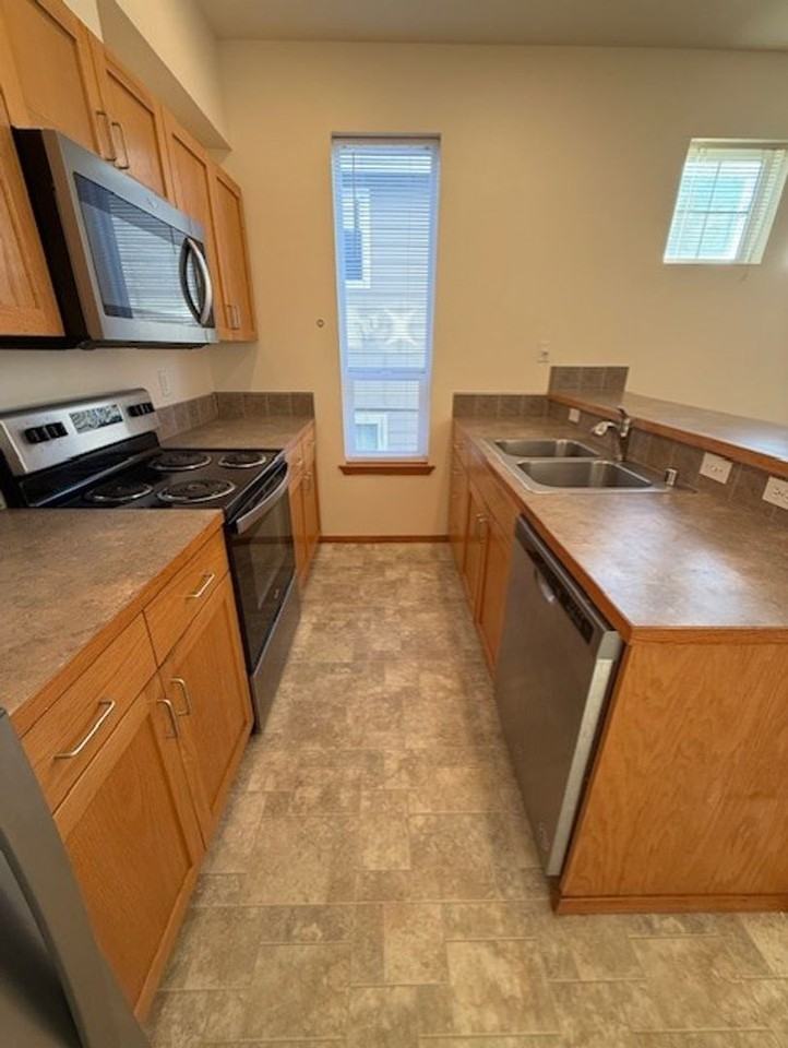 3319 Rockefeller Ave - Photo 6 of 19