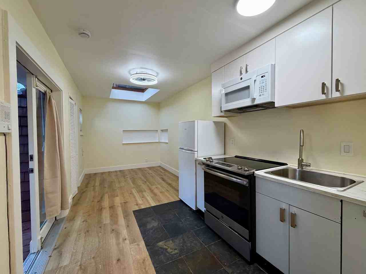 826A Castro St - Photo 3 of 17