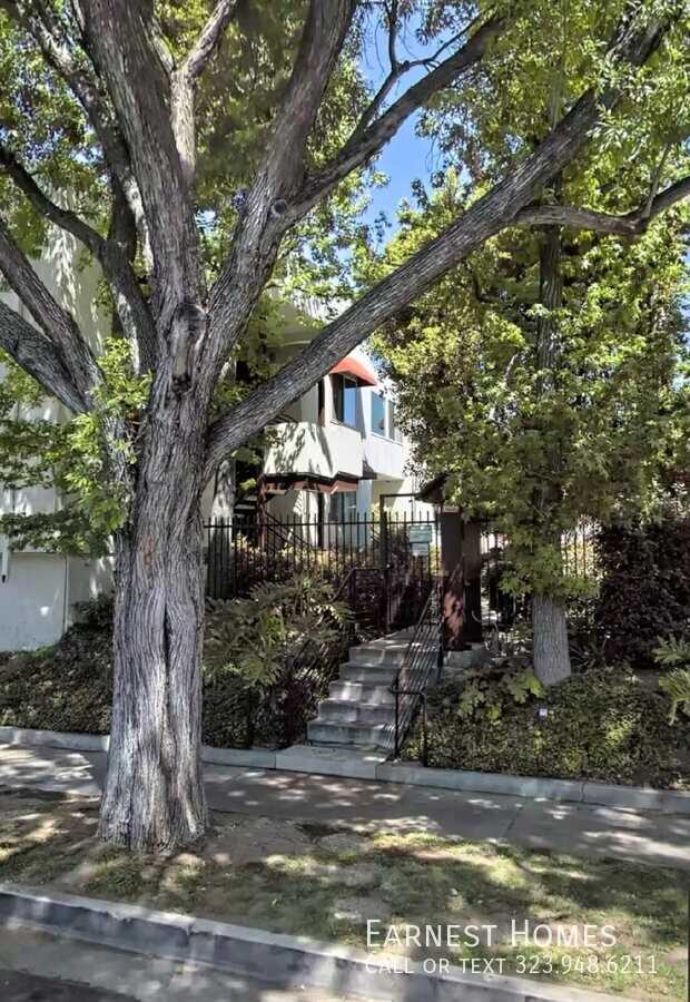 5652 Yolanda Ave #6 - Photo 2 of 10