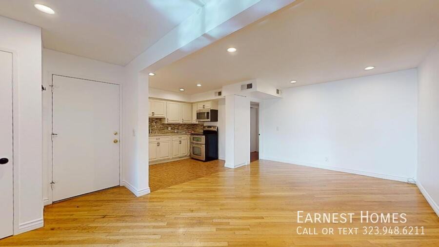 5652 Yolanda Ave #6 - Photo 4 of 10