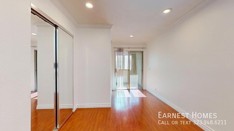 5652 Yolanda Ave #6 - Photo 6 of 10