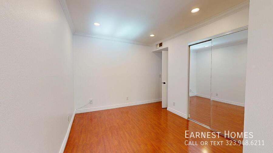 5652 Yolanda Ave #6 - Photo 7 of 10