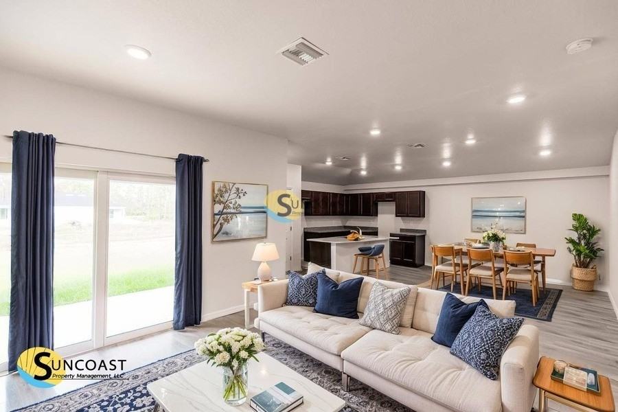 3849 Hollycrest St - Photo 5 of 18