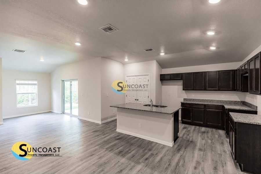 3849 Hollycrest St - Photo 6 of 18