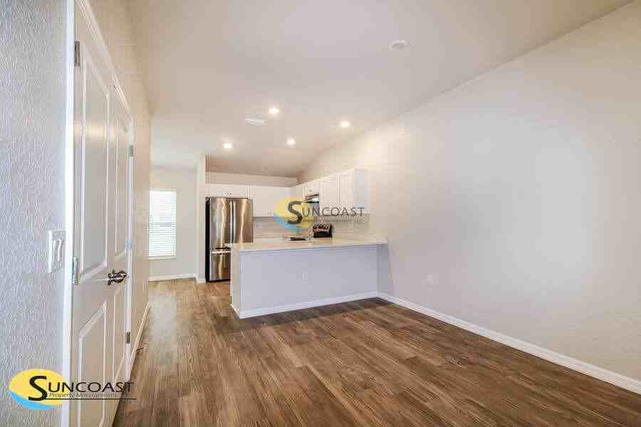 812 Spruce St - Photo 3 of 17