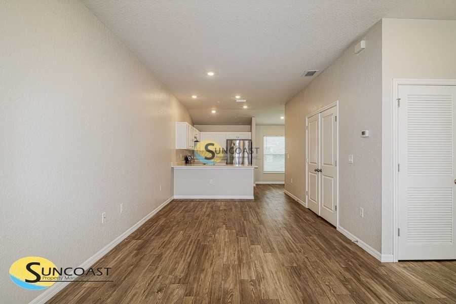 814 Spruce St - Photo 5 of 29