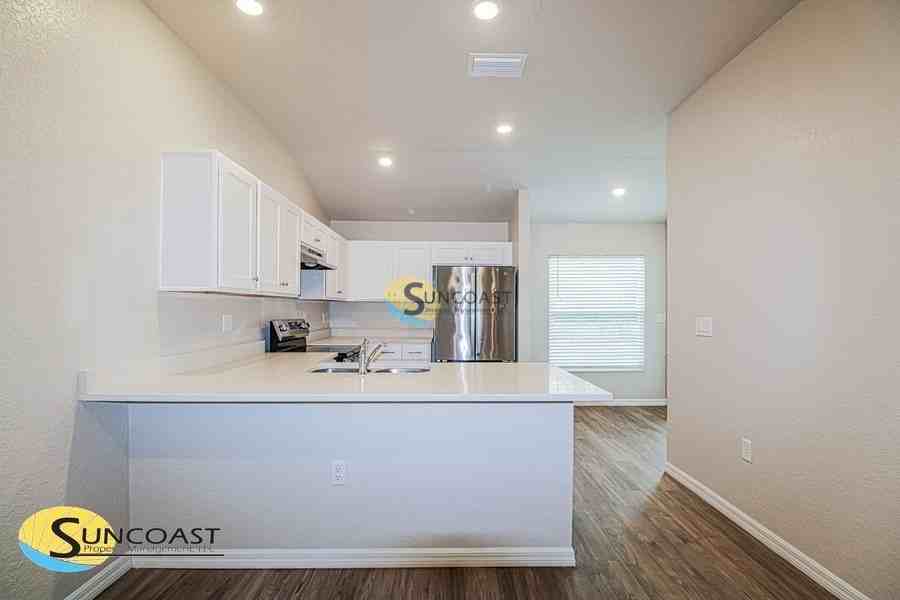 814 Spruce St - Photo 7 of 29